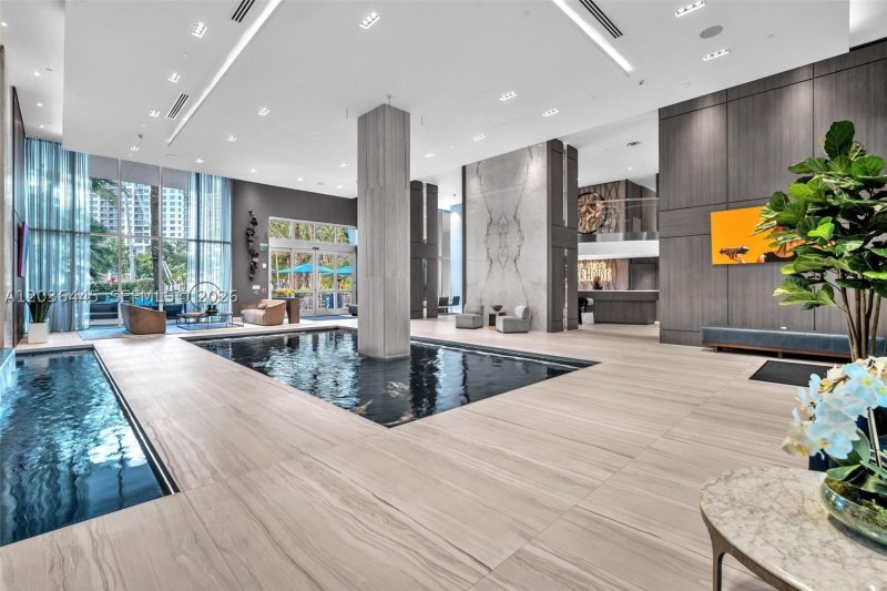 Condo for sale at Las Olas River House 1207