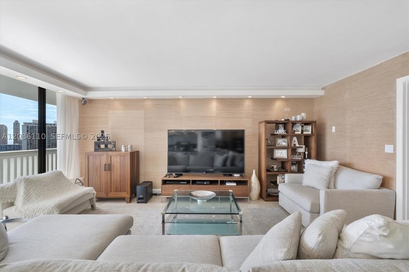Condo for sale at 1000 Williams Island 2307
