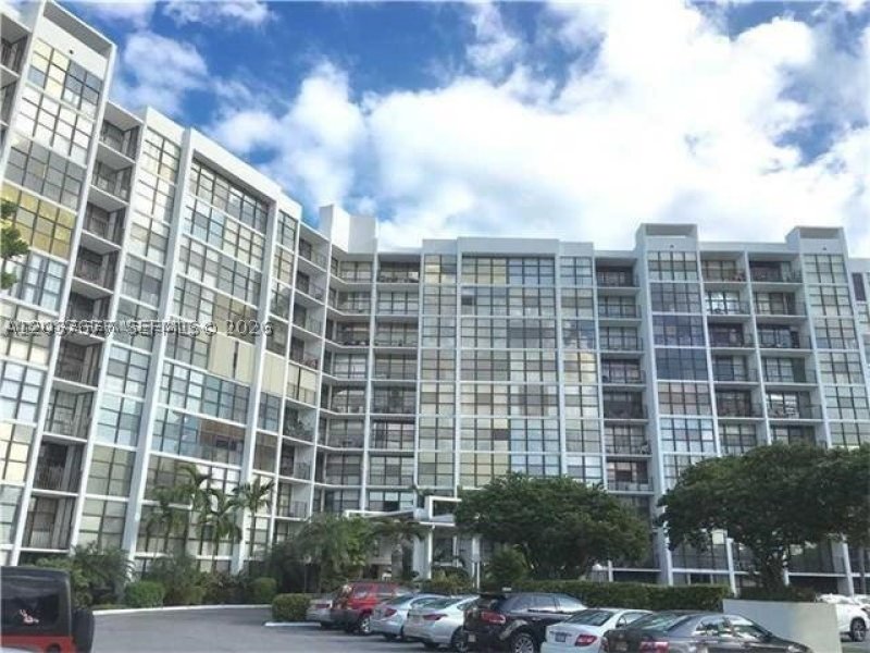 Condo for sale at Oceanview Park 1018
