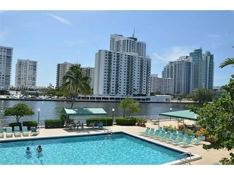 Condo for sale at Oceanview Park 1018