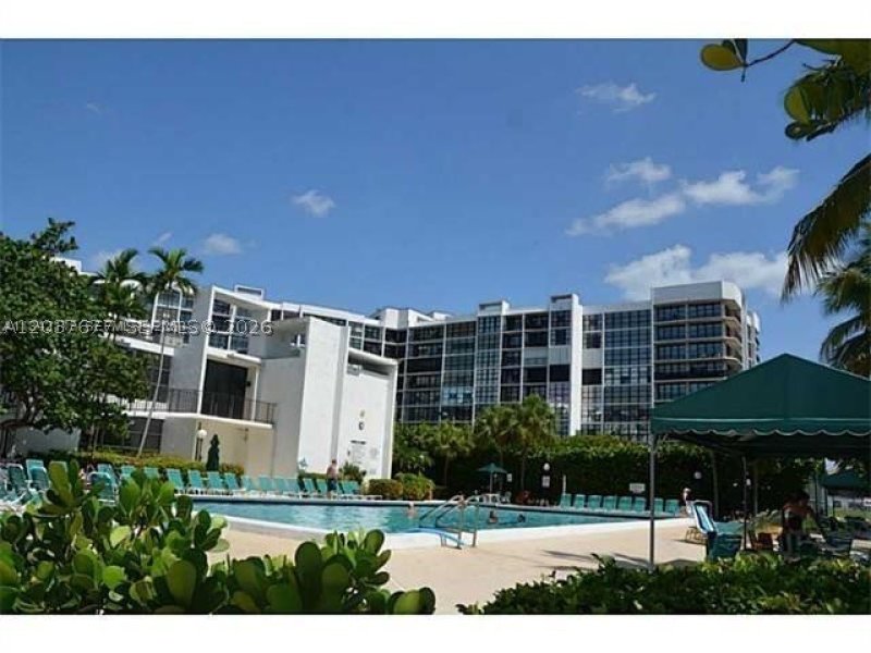 Condo for sale at Oceanview Park 1018