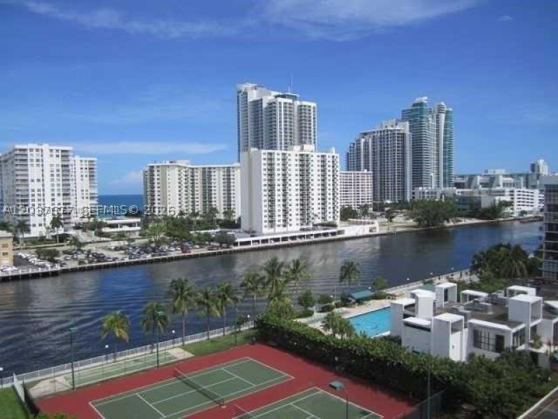 Condo for sale at Oceanview Park 1018