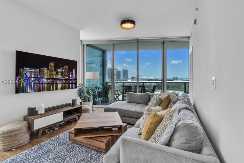 Apartment for rent at Marina Blue 812