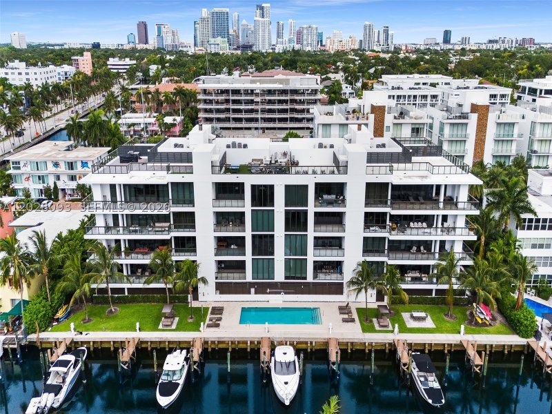 Condo for sale at Aqualuna Las Olas 403