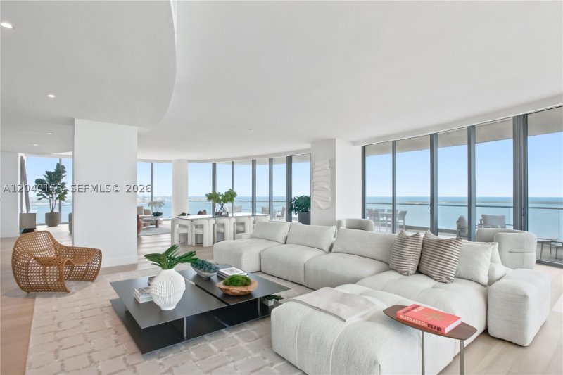 Una Residences at Brickell Apt #3401/3402