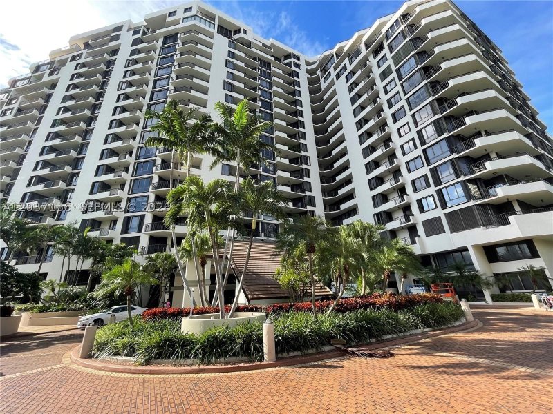 Apartment for rent at Brickell Key One A1005