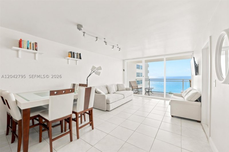 Condo for sale at Parker Plaza Estates 816