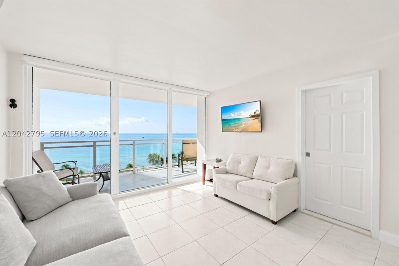 Condo for sale at Parker Plaza Estates 816