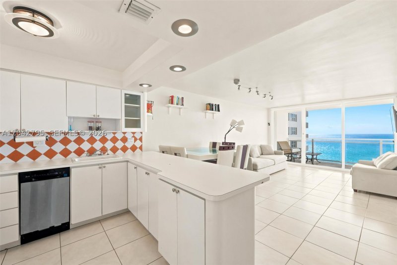 Condo for sale at Parker Plaza Estates 816