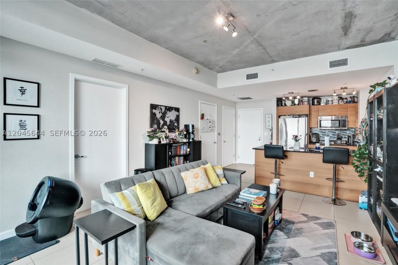 Condo for sale at Midtown Miami 4 H2405
