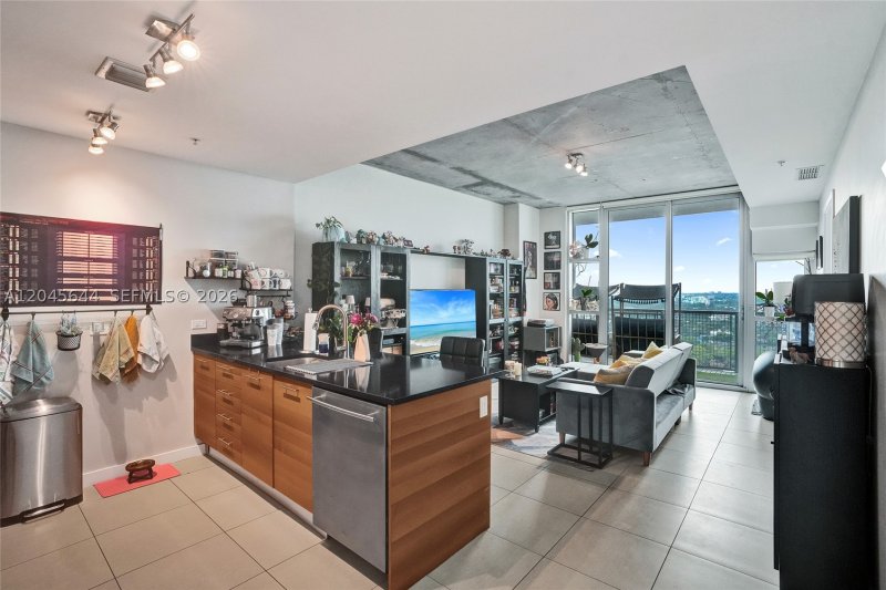 Condo for sale at Midtown Miami 4 H2405