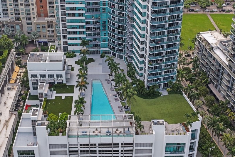 Condo for sale at Midtown Miami 4 H2405
