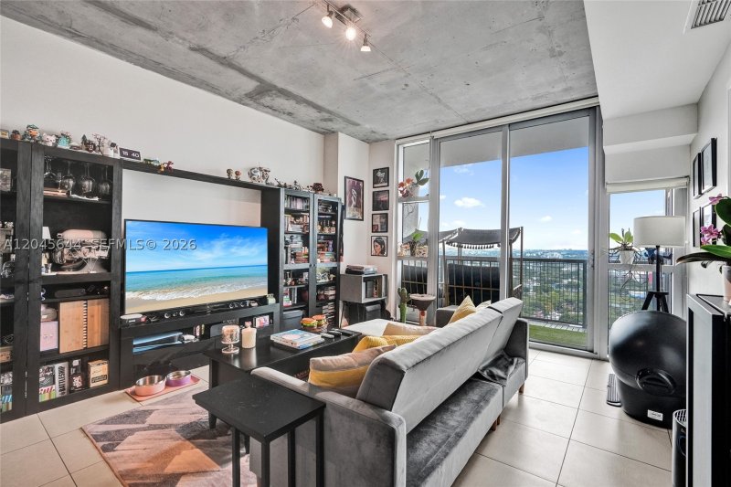 Condo for sale at Midtown Miami 4 H2405