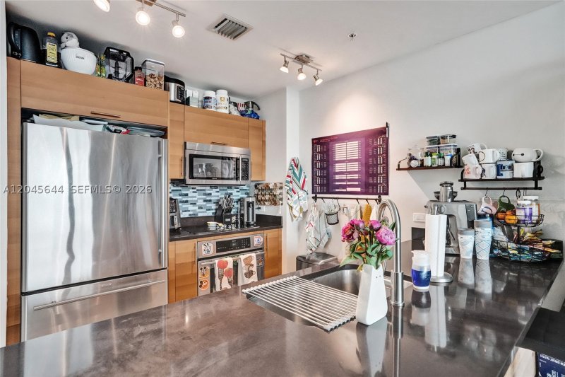 Condo for sale at Midtown Miami 4 H2405