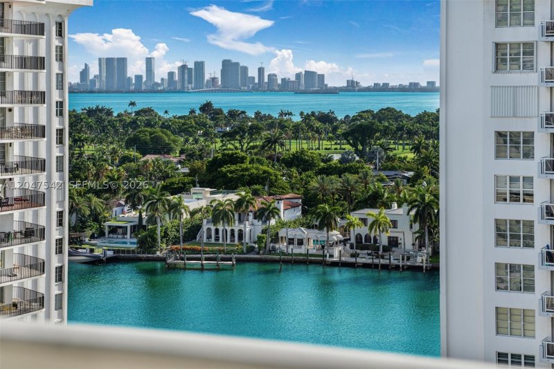 Comprar apartamento en Arlen Beach 1415