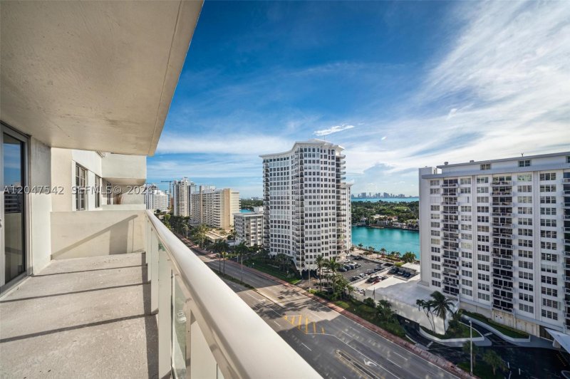Comprar apartamento en Arlen Beach 1415