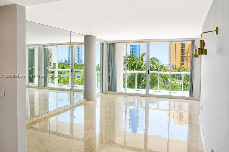 Condo for sale at Oceania 4 542