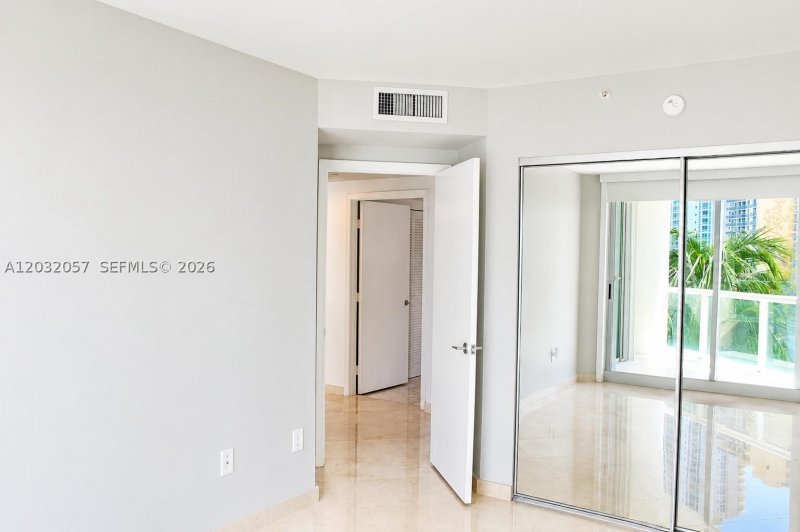 Condo for sale at Oceania 4 542