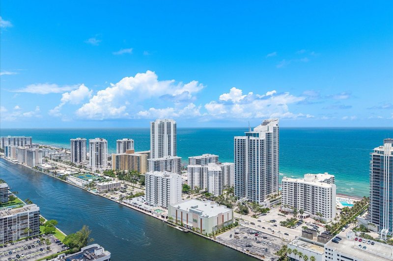 Comprar apartamento no Ocean Palms 2707