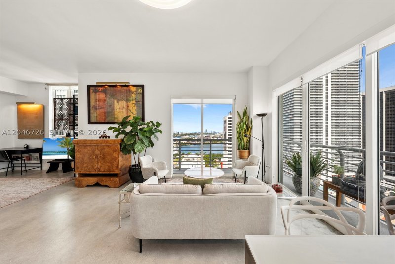 Comprar apartamento no Loft Downtown II 2702