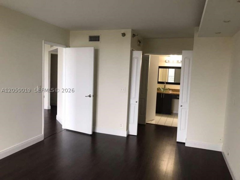 Apartment for rent at Parc Central Aventura 1412