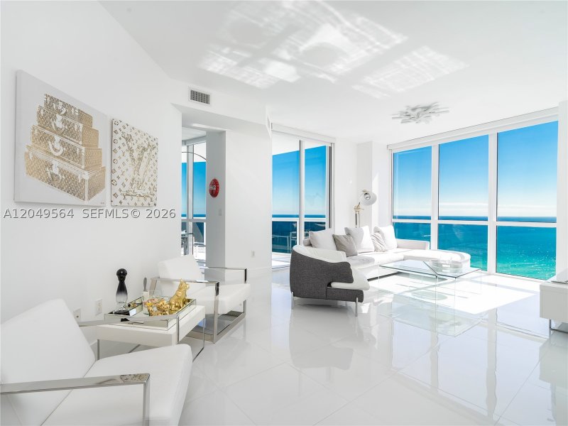 Apartment for rent at Trump Royale 4709A