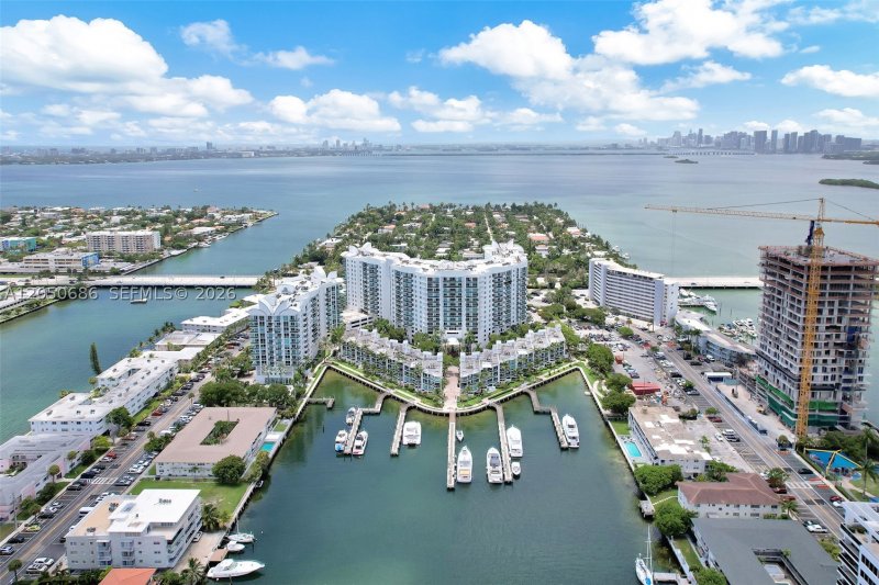 Comprar apartamento no 360 Condominium West 610