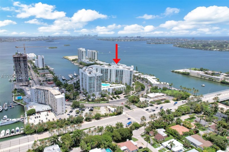 Comprar apartamento no 360 Condominium West 610