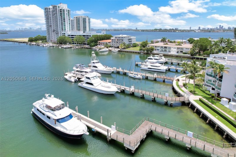 Comprar apartamento no 360 Condominium West 610