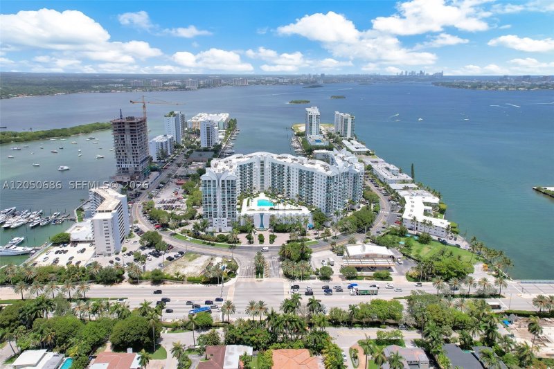 Comprar apartamento no 360 Condominium West 610