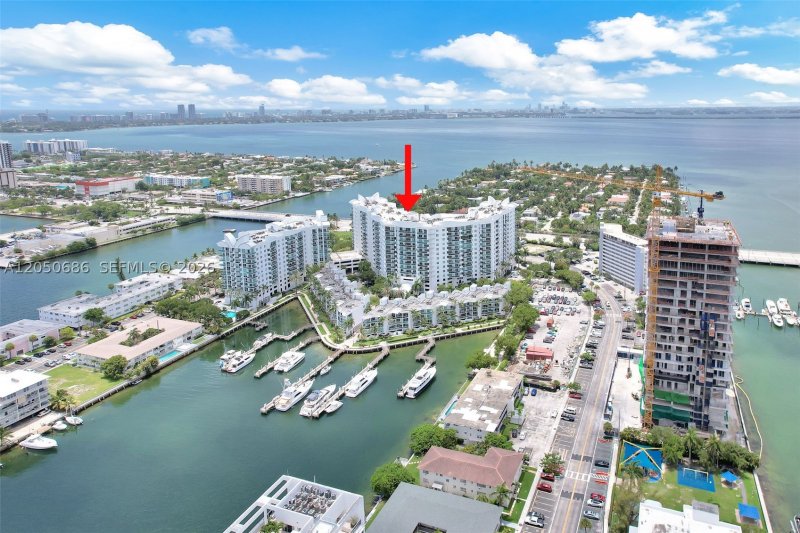 Comprar apartamento no 360 Condominium West 610