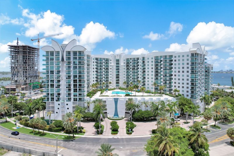 Comprar apartamento no 360 Condominium West 610
