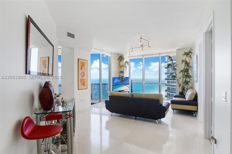 Apartment for rent at Trump Royale 4209A
