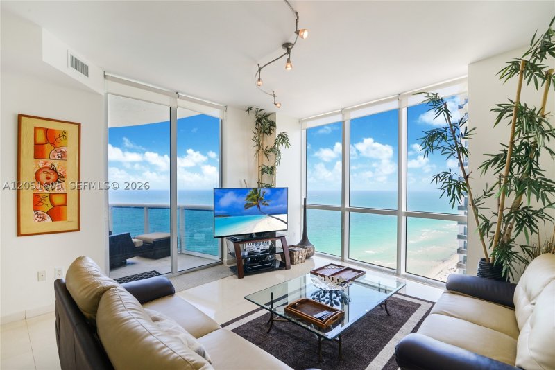Apartment for rent at Trump Royale 4209A
