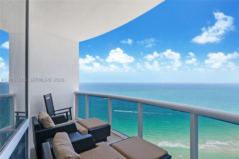 Apartment for rent at Trump Royale 4209A