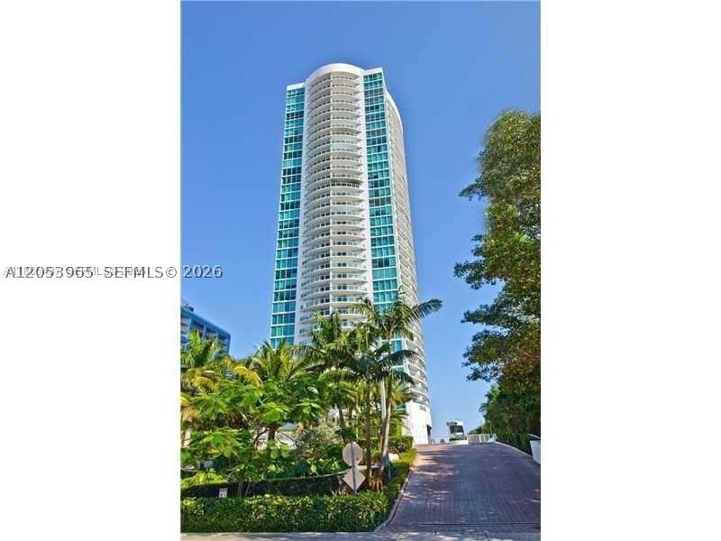 Apartment for rent at Skyline On Brickell 1611