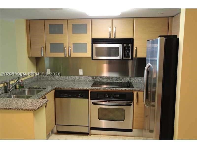 Apartment for rent at Skyline On Brickell 1611