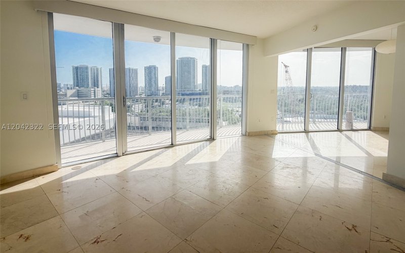 Comprar apartamento no Opera Tower 1814