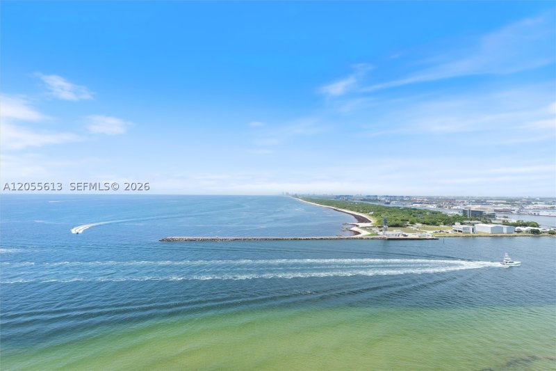 Condo for sale at Point of Americas 2205