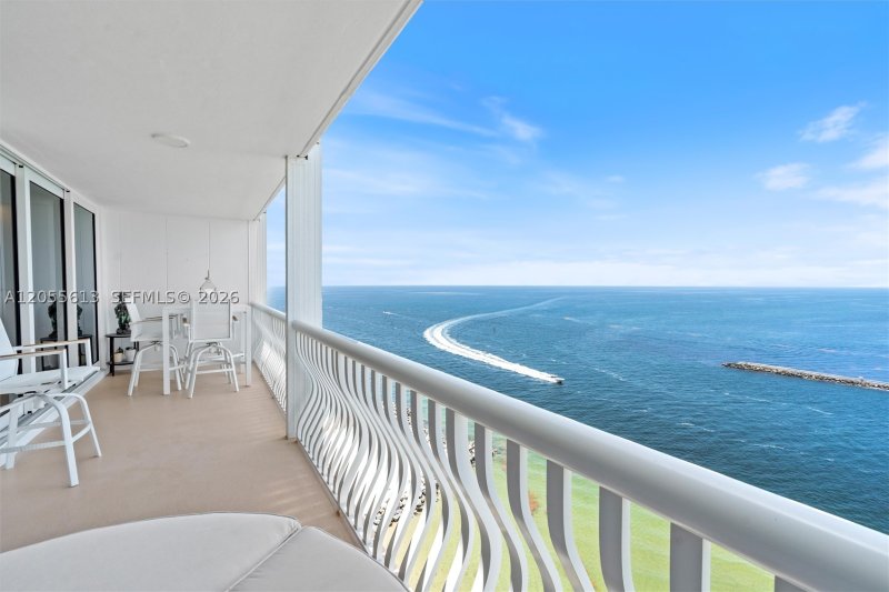 Condo for sale at Point of Americas 2205