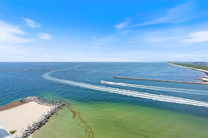 Condo for sale at Point of Americas 2205