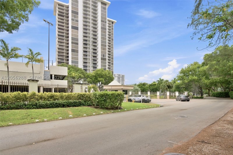 Comprar apartamento no Biscayne Cove 807