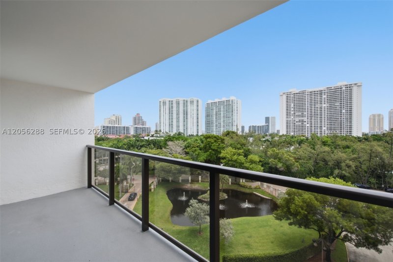 Biscayne Cove Apt #807