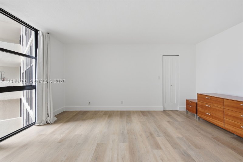 Comprar apartamento no Biscayne Cove 807