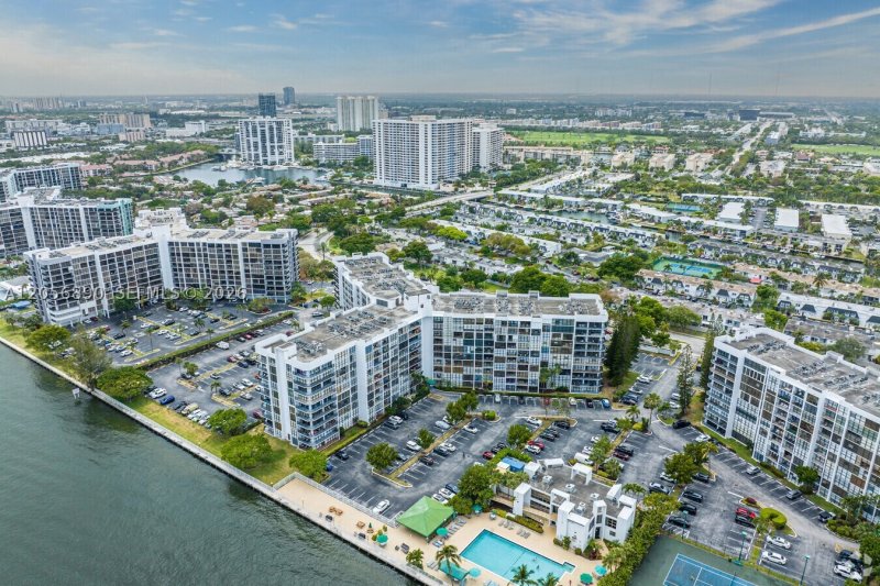 Condo for sale at Oceanview Park 410