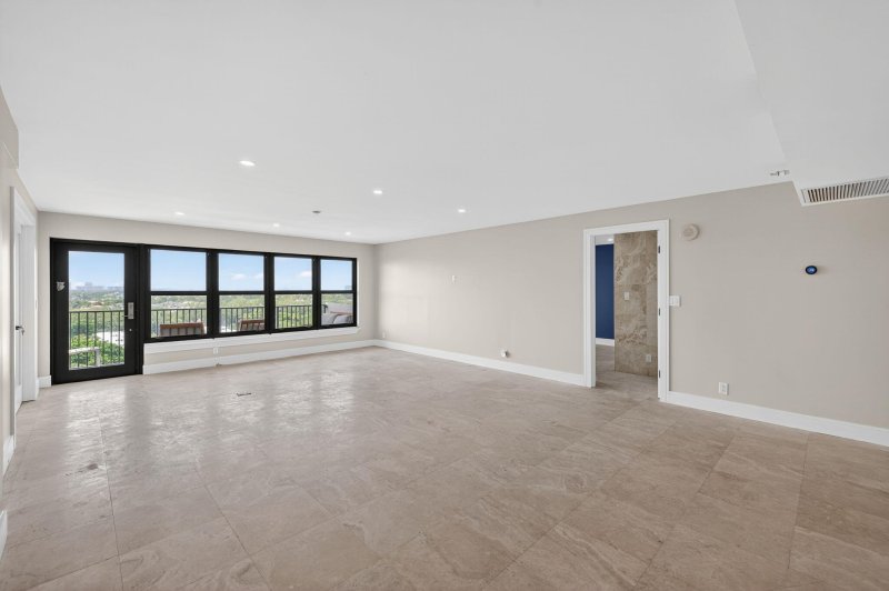 Alquiler de apartamento en The Tower at Port Royale 1205