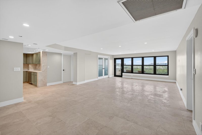 Alquiler de apartamento en The Tower at Port Royale 1205