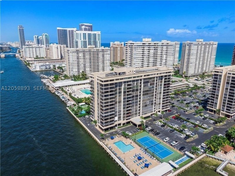 Apartment for rent at Avant Garde 702