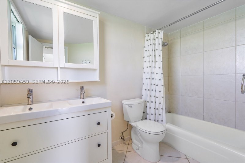 Apartment for rent at Island Pointe 8C