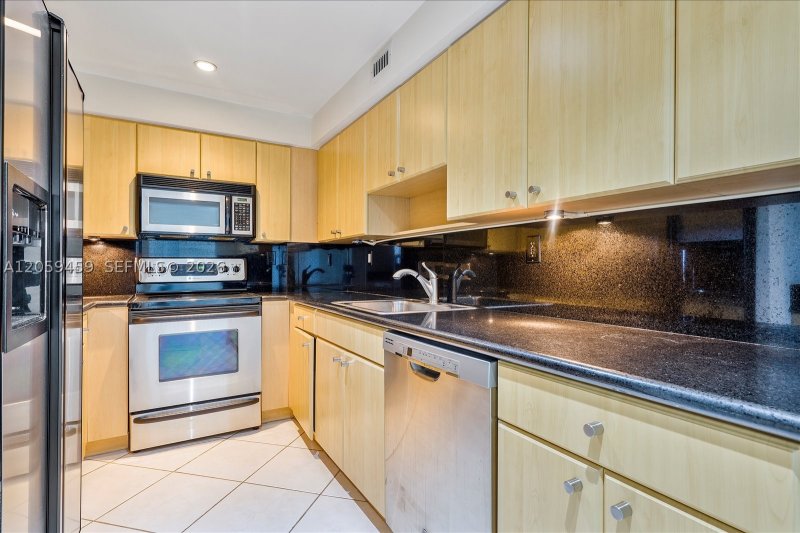 Apartment for rent at Island Pointe 8C